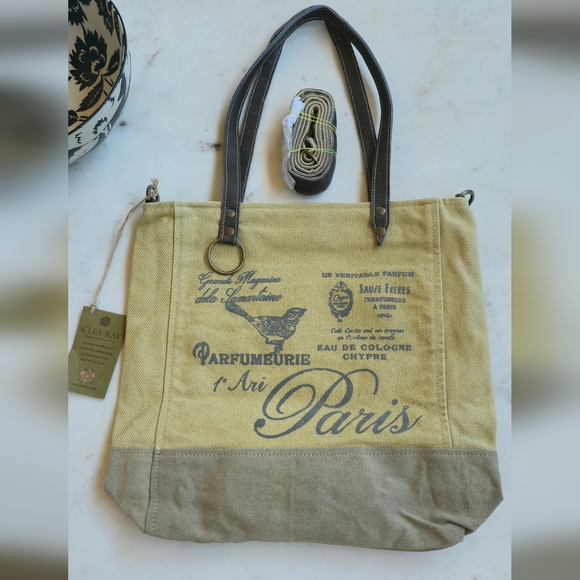 Clea Ray Handbags - NWT CLEA RAY Large Paris TOTE